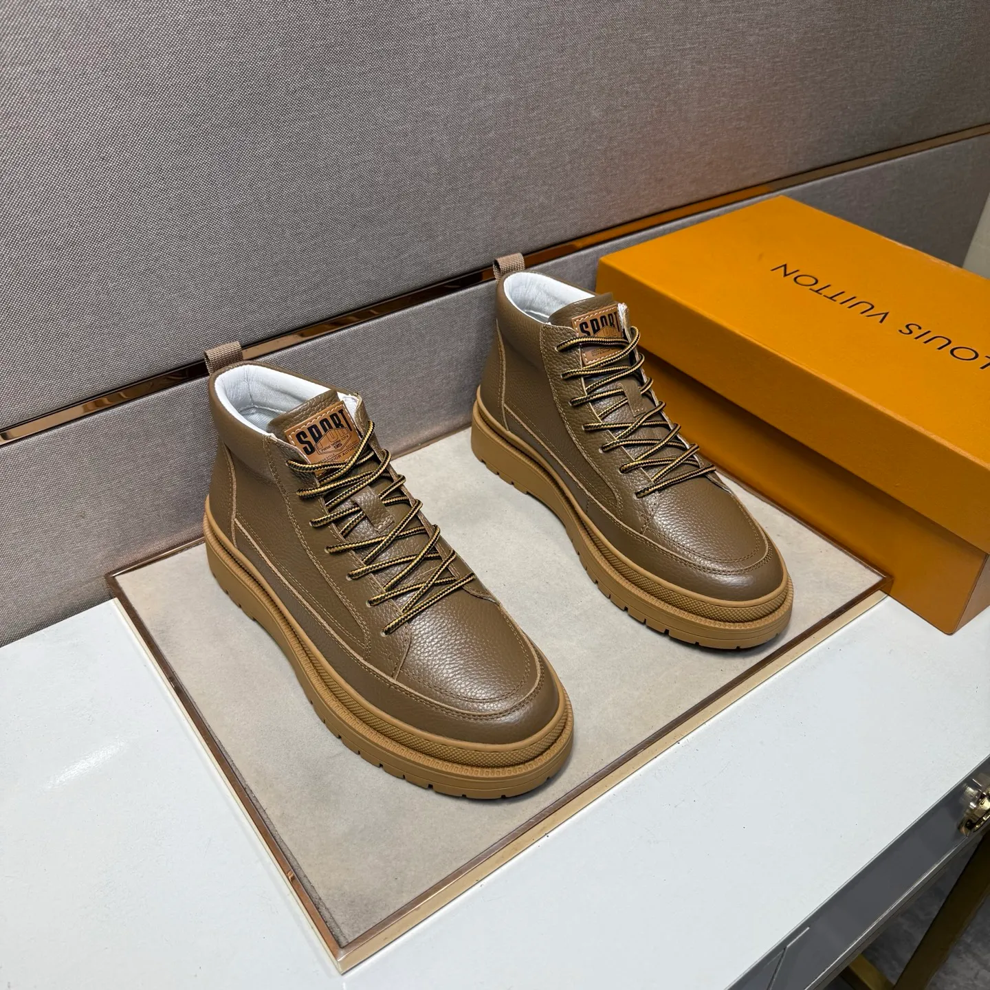 Men's men's shoes 💰pp460 [LV～] Men's casual high-top shoes 2025z cabinet sales simultaneously 🔶Size: 38-44#️⃣ 🔷3 colors🔜The upper is made of multi-material splicing ➕Genuine leather lining, comfortable and breathable, sole: original comfortable and wear-resistant outsole, ⚠️real thing📱photographed🎬real thing is better📢📢📢